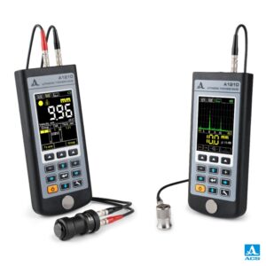 Medidor de Espesores por Ultrasonido para Metales A1210 realizando inspección industrial