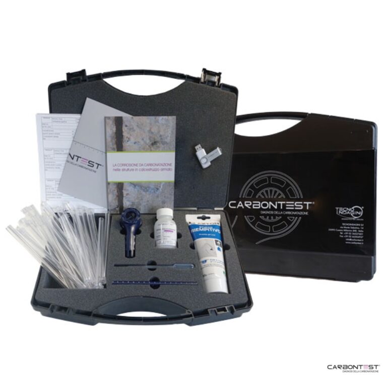 Kit para Medición de Carbonatación del Concreto CARBONTEST® realizando ensayo de profundidad de carbonatación en estructura de concreto